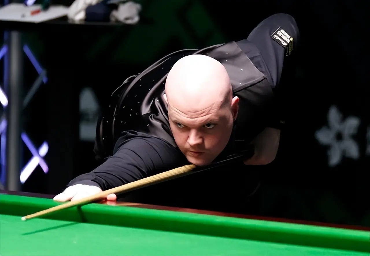 同一时段还, 正赛首轮