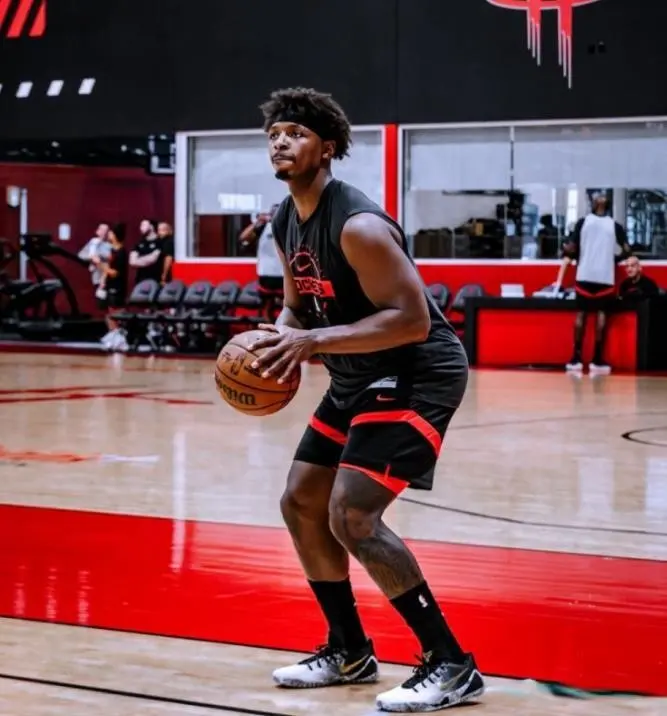 去出任前锋, 火箭队的伤, 恢复速度并